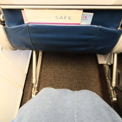 ハワイアン航空のエクストラコンフォート席の足元の広さ