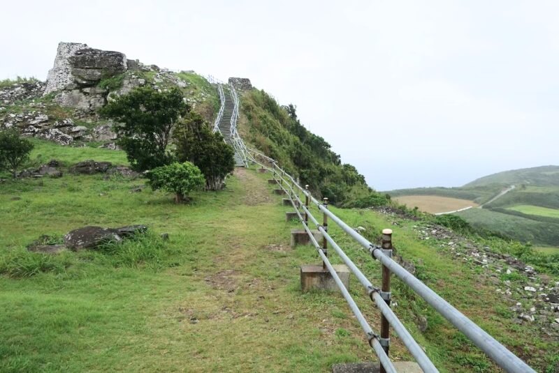 久米島でおすすめの観光スポット「宇江城城跡」