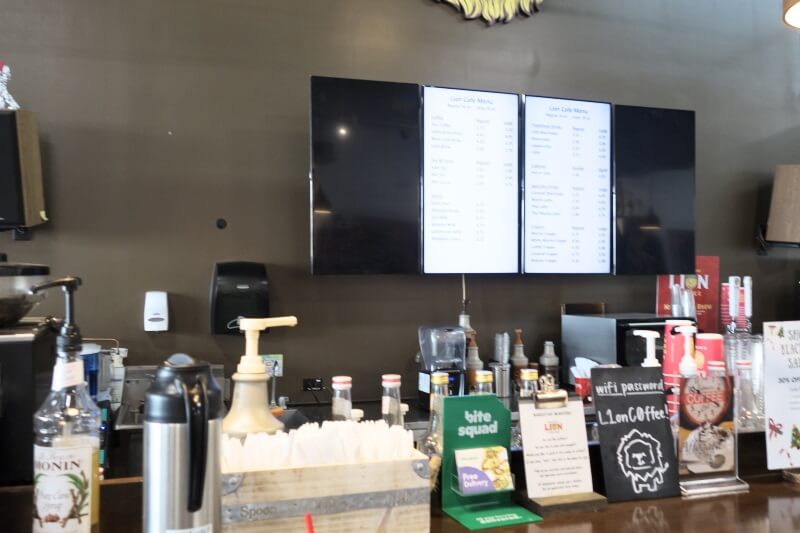 ライオンコーヒー工場の併設カフェのカウンター