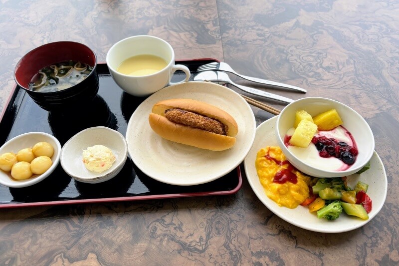 成田国際空港第1ターミナルのプライオリティパスラウンジ「I.A.S.S Superior Lounge -NOA-」で食べた物