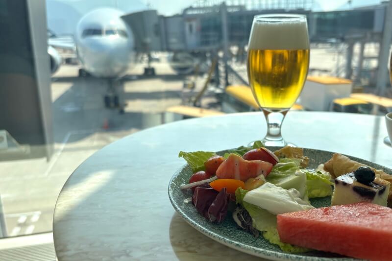 香港・チェクラップコク国際空港第1ターミナル「Kyra Lounge」からの外の眺め