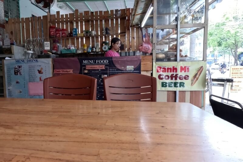 ホイアン旅行記1日目に行ったバインミー屋さんの内観