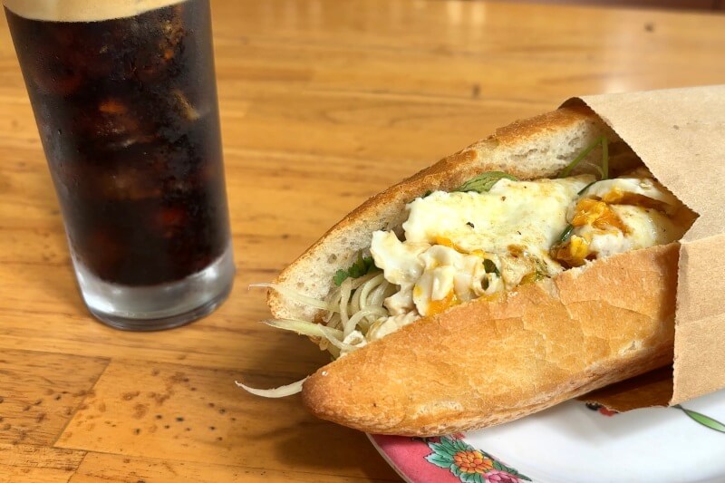 ホイアン旅行記1日目に食べたバインミー