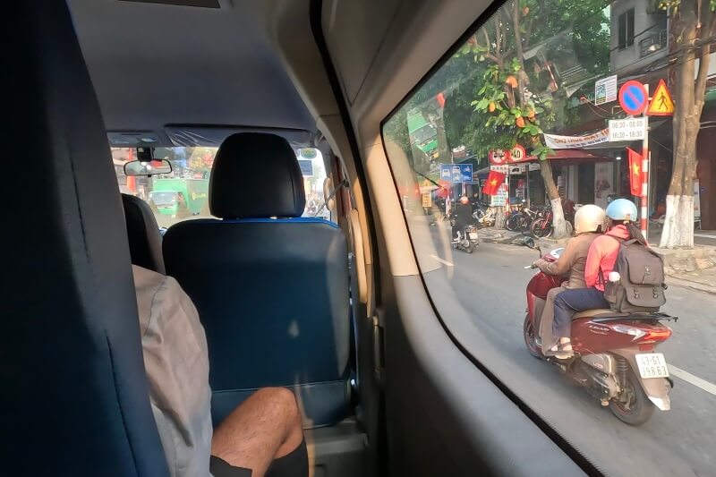 ホイアン旅行記1日目、無料送迎バスでダナン駅に向かっているところ