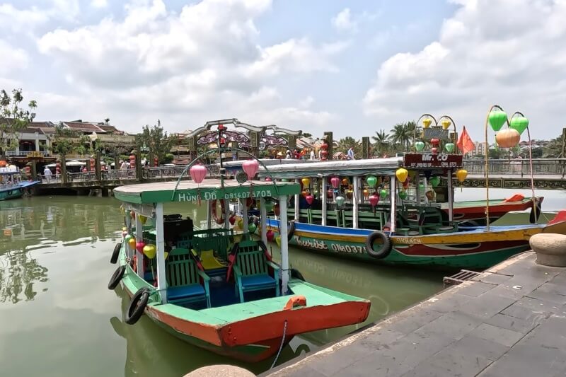ホイアン旅行記1日目の昼間に見た旧市街の川沿いの風景