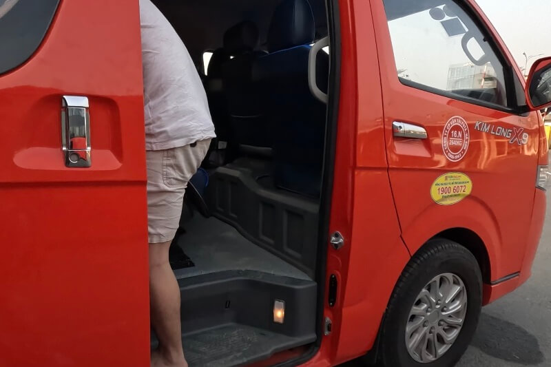 ホイアン旅行記1日目、ダナンの長距離バスターミナルから無料送迎バスに乗るところ