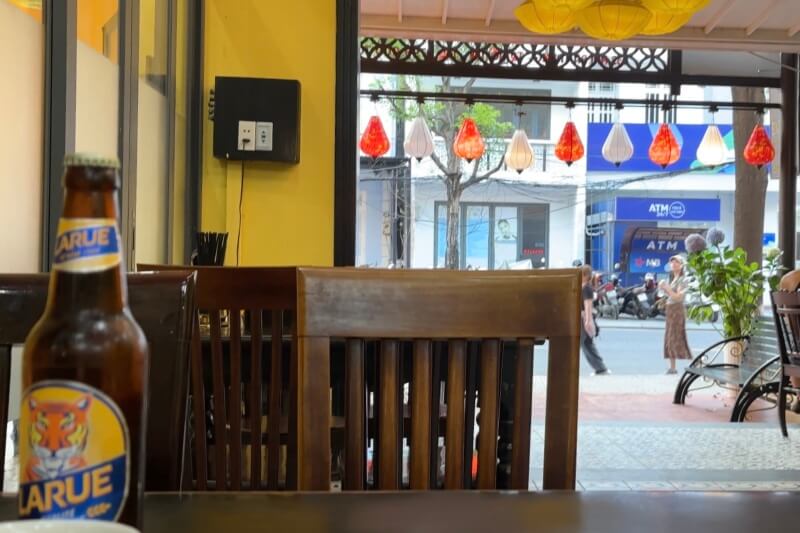 ホイアン旅行記1日目、ホワイトローズを食べたお店の内観