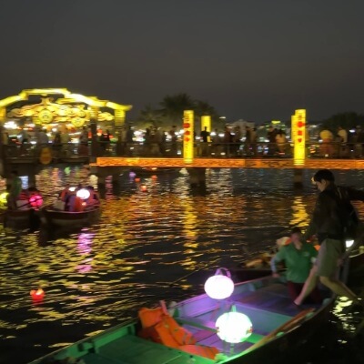 ホイアン旅行記1日目、ナイトマーケットに向かう橋