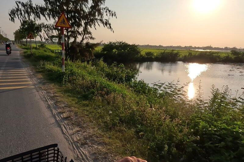 ホイアン旅行記2日目、アンバンビーチから宿に帰るときの風景