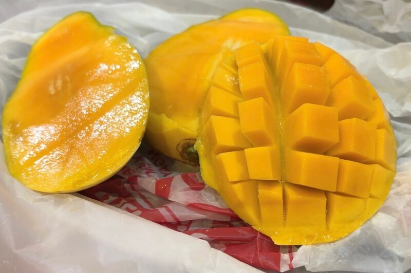 ホイアン旅行記2日目の夜に食べたマンゴー