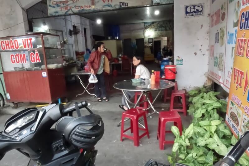 ホイアン旅行記3日目に食べたチキンライスのお店の外観