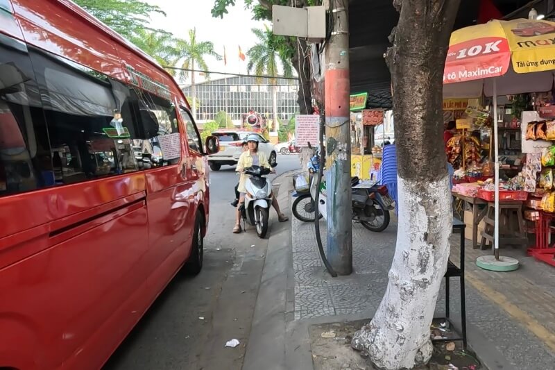 ホイアン旅行記1日目、無料送迎バスでダナン駅の近くに着いたところ