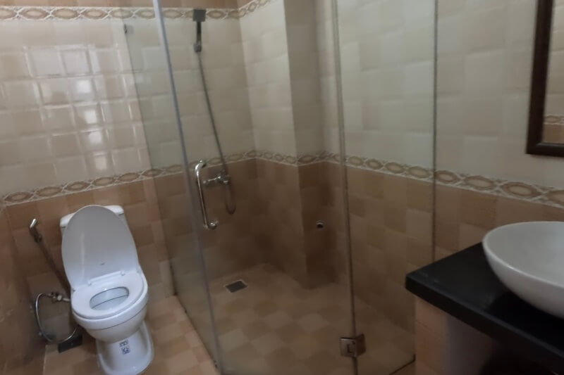 ベトナム・ホイアンにあるフェニックスホームステイの客室「Superior Double」のバスルーム