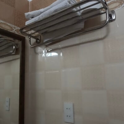 ベトナム・ホイアンにあるフェニックスホームステイの客室「Superior Double」のバスタオル