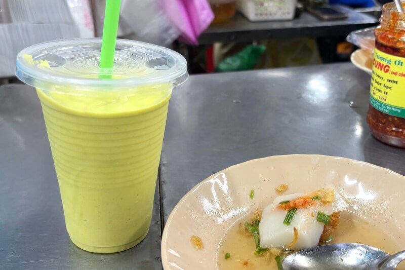 コン市場のアボカドスムージー