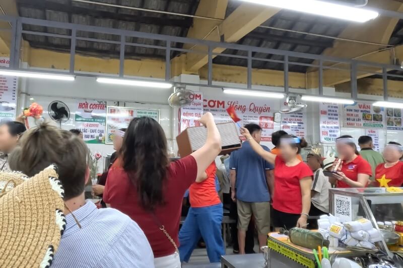 コン市場の食堂の風景