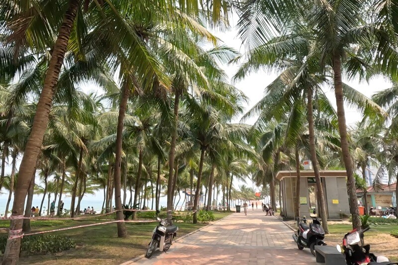 ダナン旅行記2日目、ミーケービーチの公園の風景