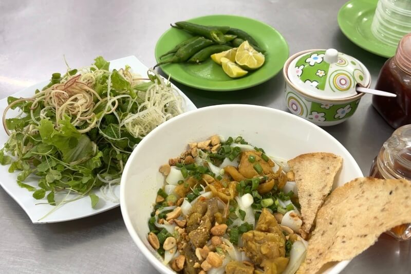 ダナン旅行記2日目に食べたミークアンチキン