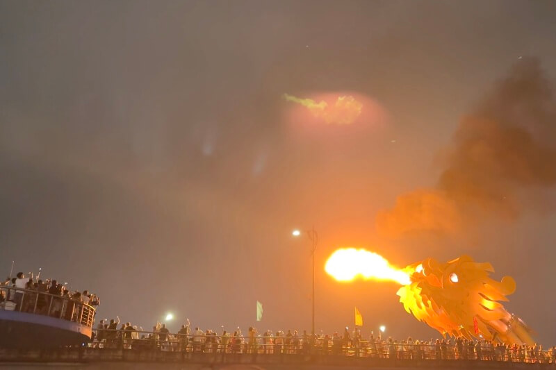 ダナン旅行記2日目、ロン橋のパーフォーマンスショー