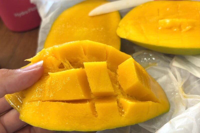 ダナン旅行記3日目の朝に食べたマンゴー