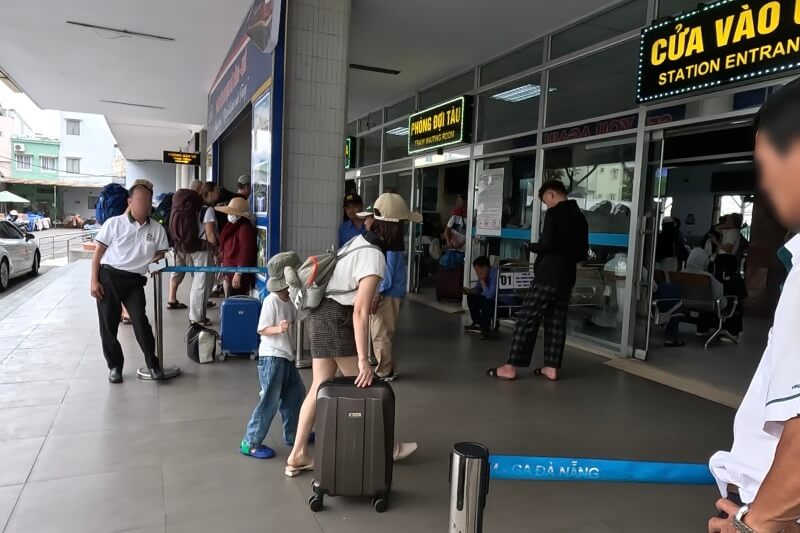 ダナン旅行記3日目、ダナン駅に到着したところ