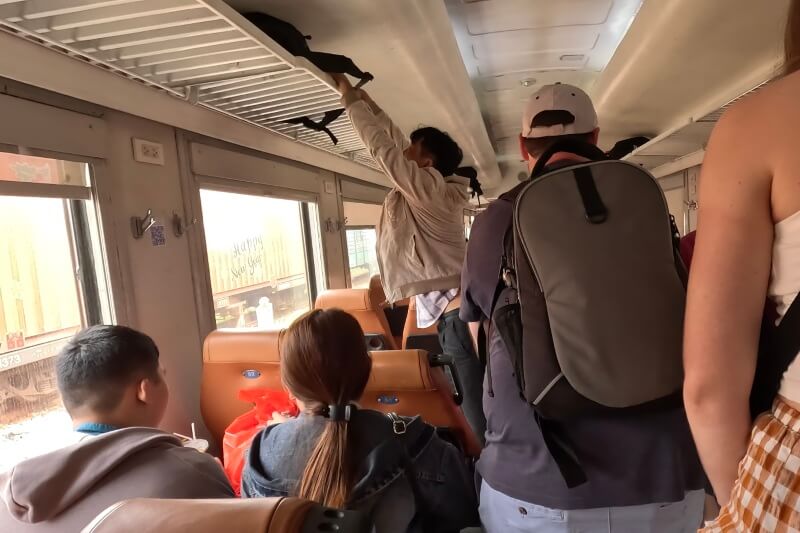 ダナン駅で電車に乗ったところ