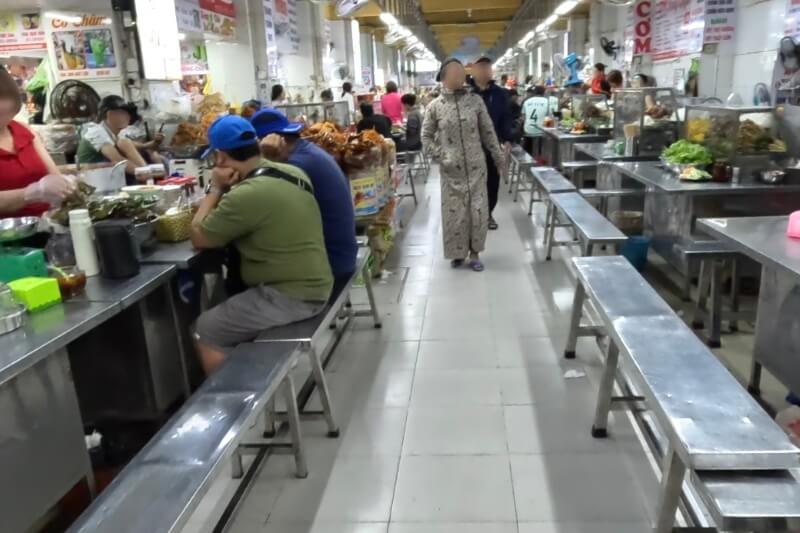 コン市場の食堂