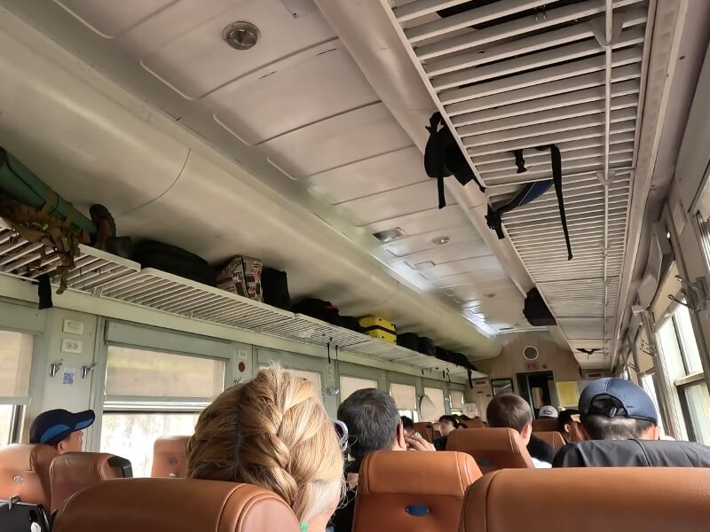 ベトナム統一鉄道の車両の中