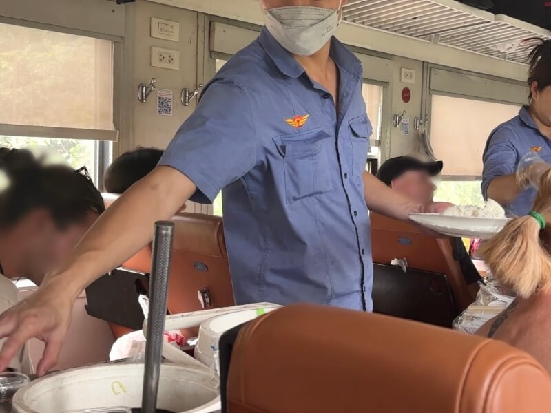 ベトナム統一鉄道の車内販売