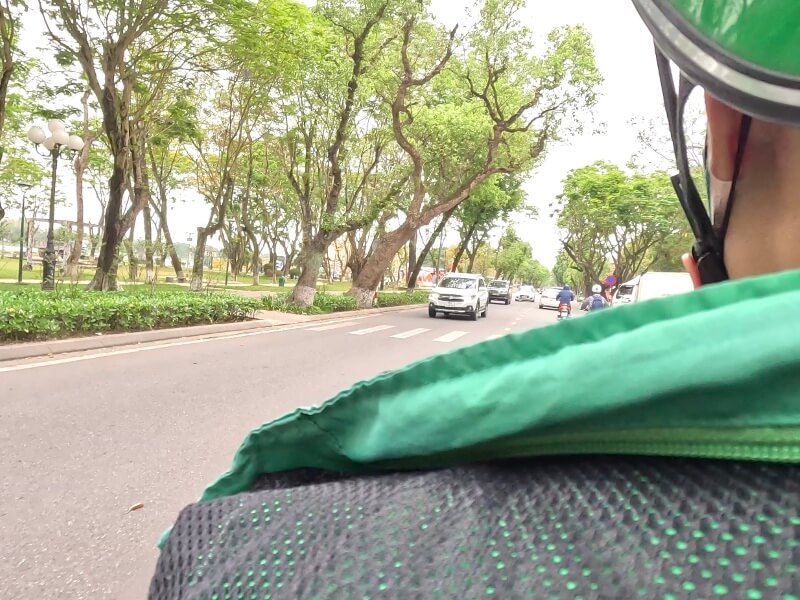 フエ旅行記1日目、フエ駅から宿に向かっているところ