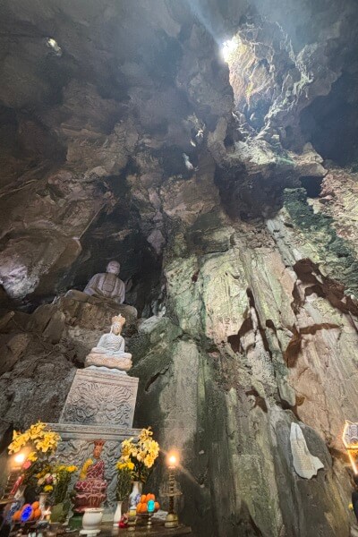 五行山（マーブルマウンテン）のHuyen Khong Cave