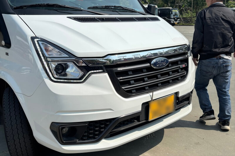 シャトルバスでミーソン遺跡に着いたところ