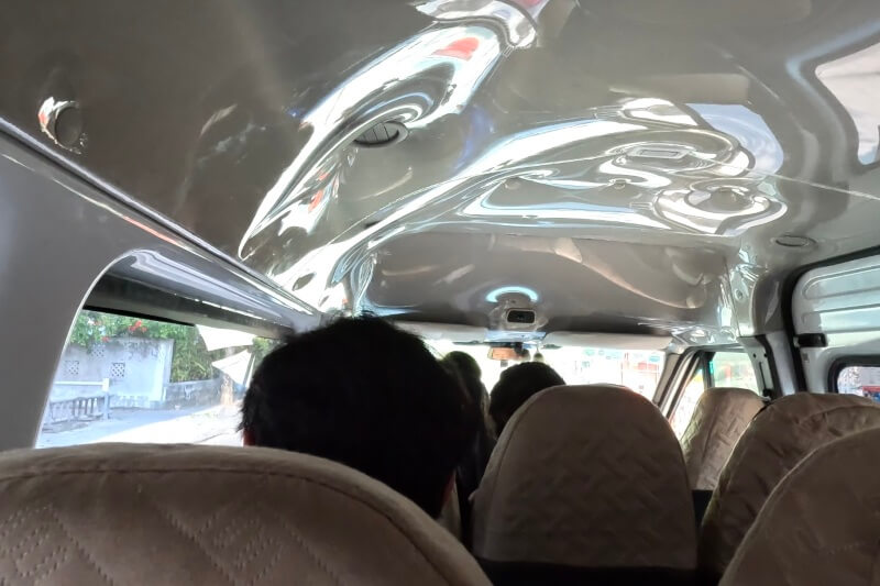 ミーソン遺跡へ行くシャトルバスに乗っているところ