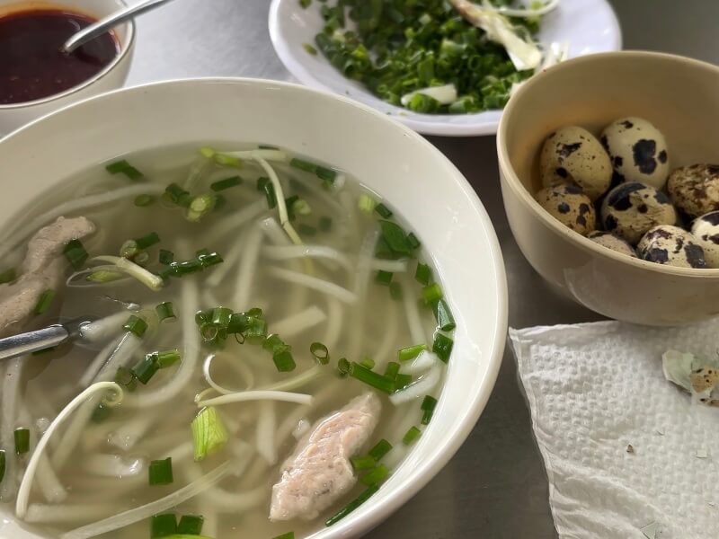 フエ旅行記2日目に食べたお昼ご飯の感想