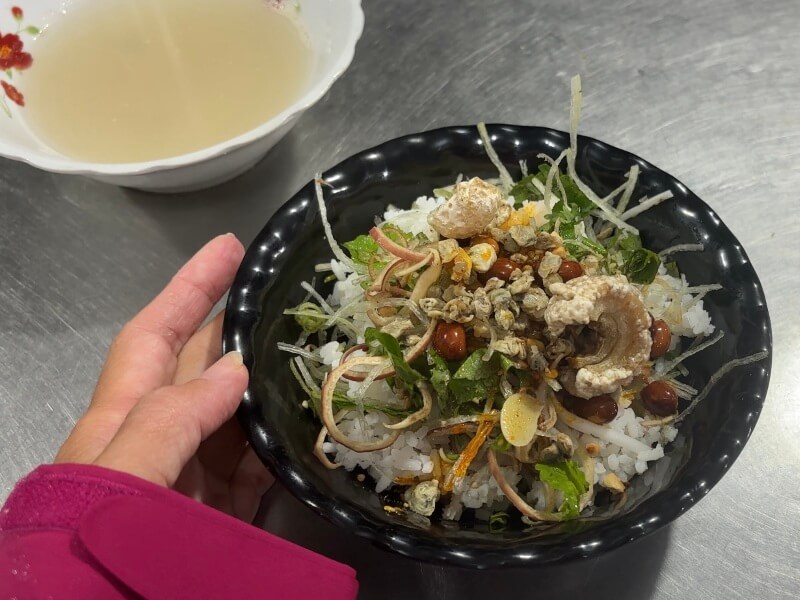 フエ旅行記2日目の夜に食べたしじみご飯