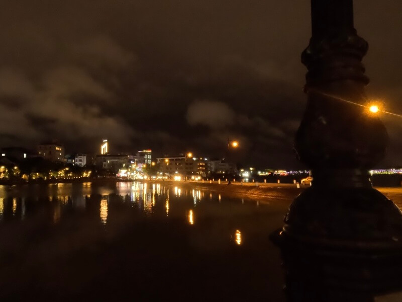 フエ旅行記2日目の夜に、夜ご飯から帰るところ