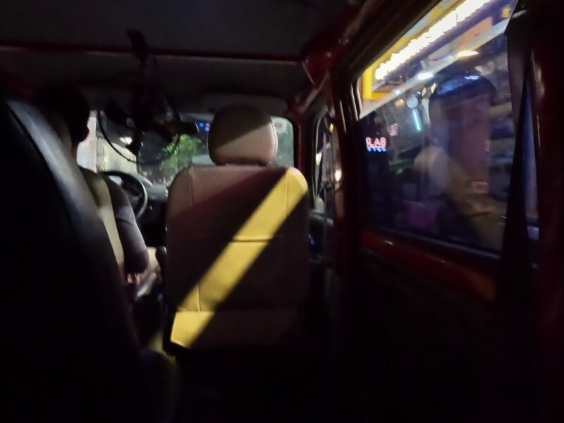 送迎者で夜行バス乗り場に向かうところ