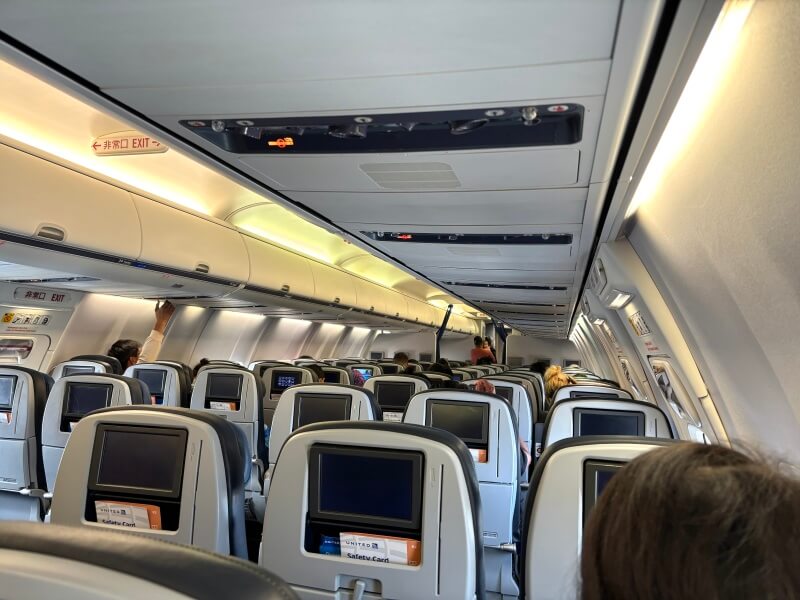 ユナイテッド航空「グアム⇔チューク」の座席の配列