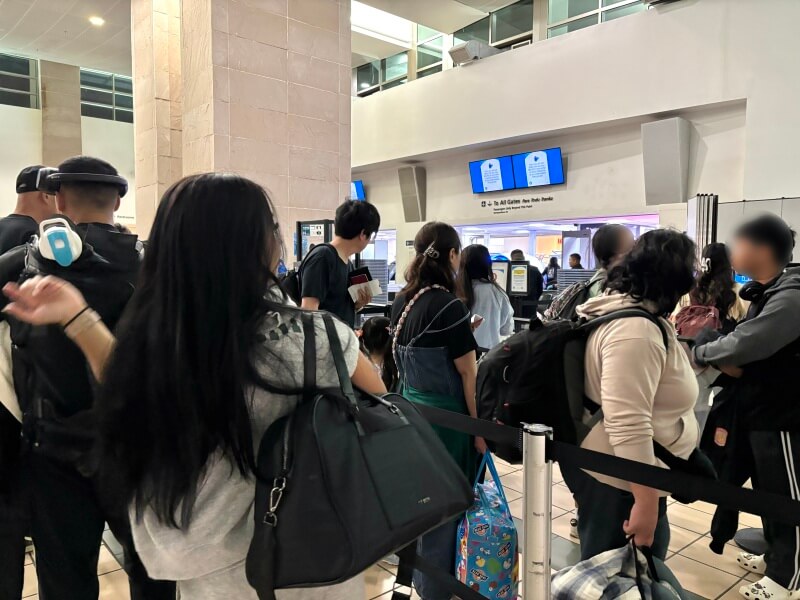 ユナイテッド航空「グアム⇔チューク」に乗るためグアムで出国するところ