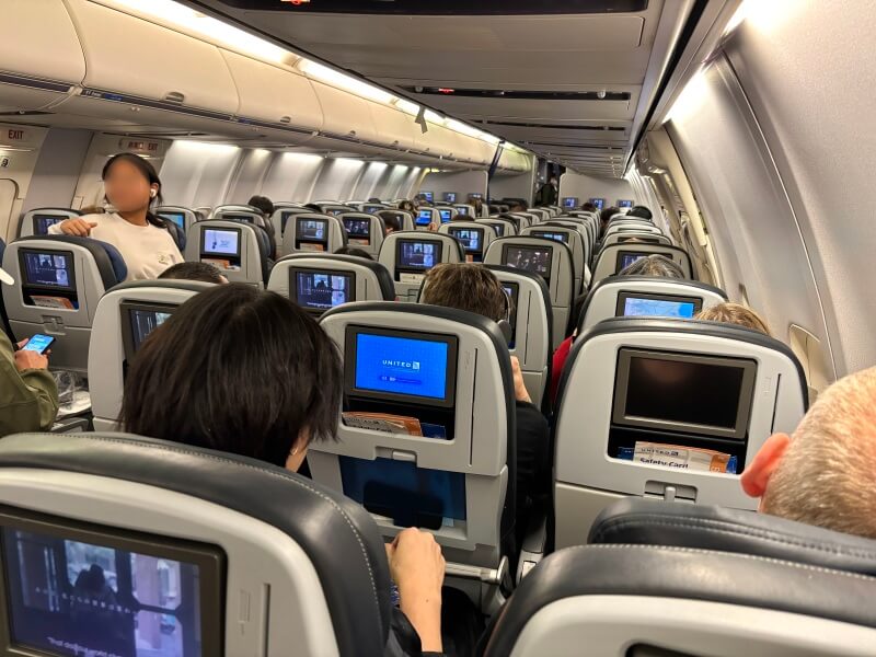 ユナイテッド航空「羽田⇔グアム」便の飛行機の中の雰囲気