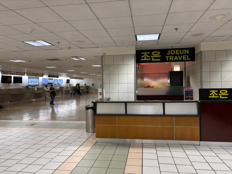 グアム国際空港の到着ロビー