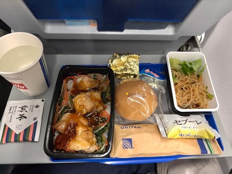 ユナイテッド航空「羽田→グアム」便の機内食