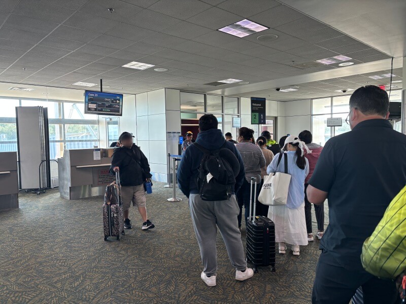 ユナイテッド航空「グアム→チューク」に搭乗するところ