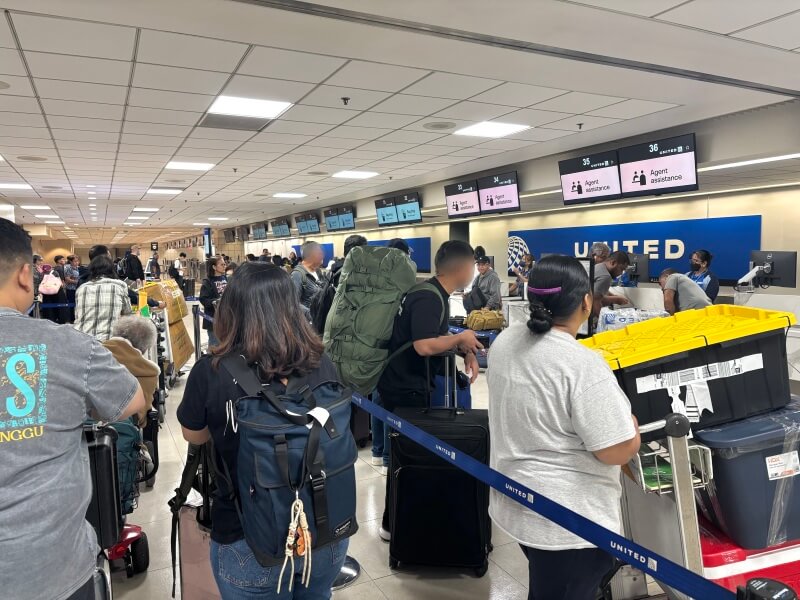 ユナイテッド航空「グアム→チューク」のチェックインをし直すところ