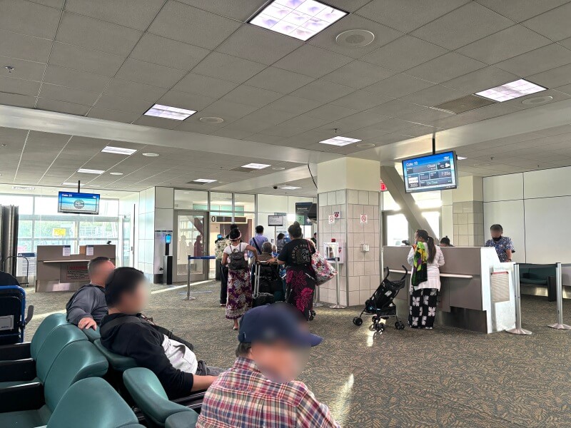 ユナイテッド航空「グアム→チューク」に搭乗するところ