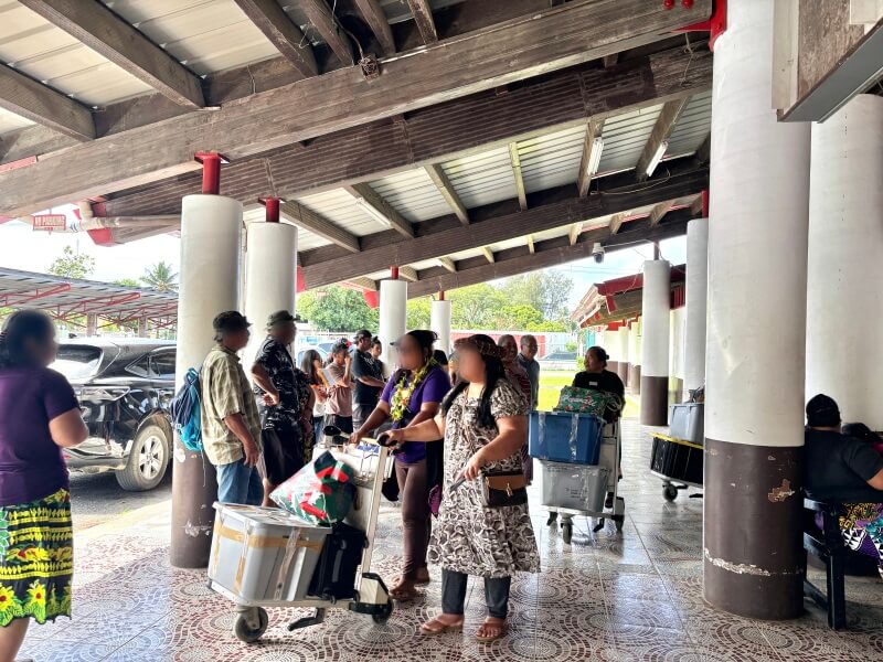 チューク国際空港から外に出たところ