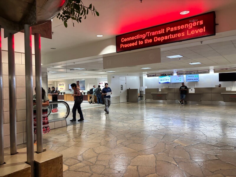 グアム国際空港で入国したところ